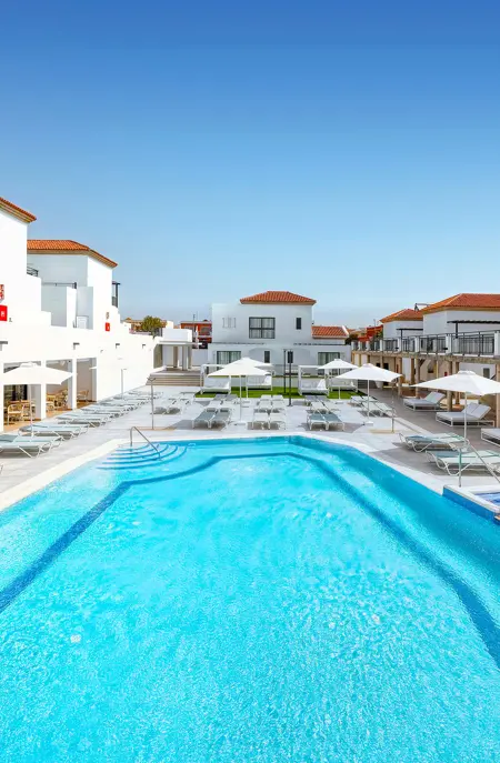 FUE Broncemarbeach Pool 1