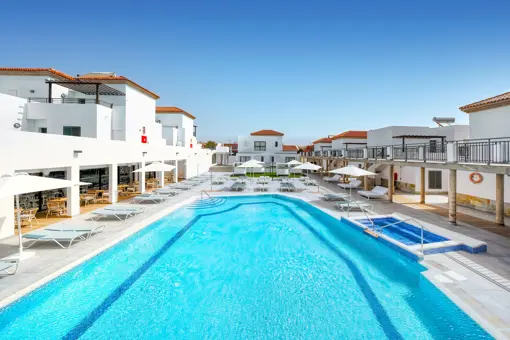 FUE Broncemarbeach Pool 1