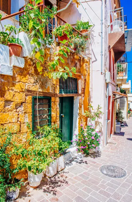CHQ Chania 496362733