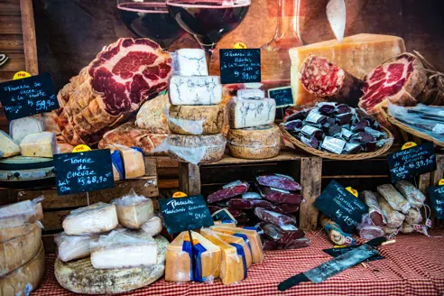 Lyon_LesHallesDeLyon_AdobeStock_434547442.jpeg