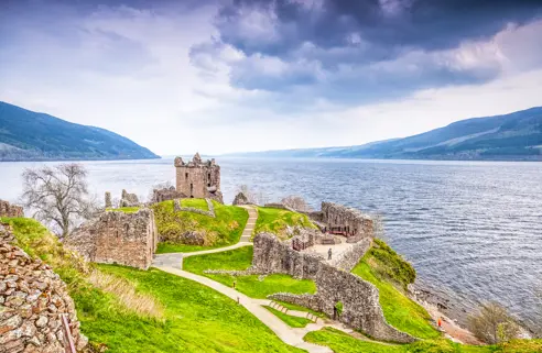 Loch-Ness_Urquhart-Castle_358483781.jpg