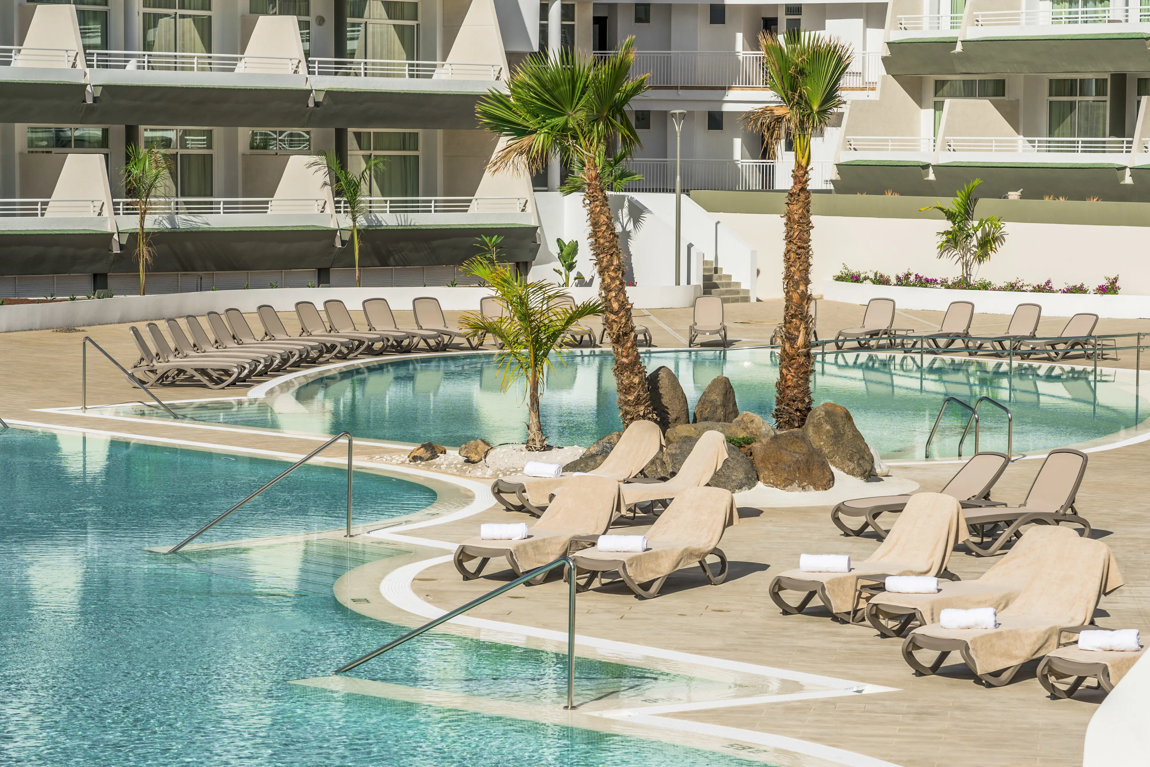 TFS Garasuitesgolf And Spa Pool 1