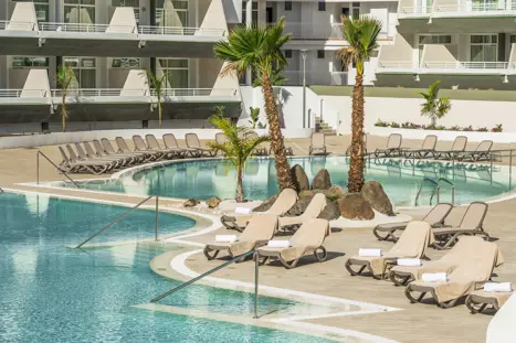 TFS Garasuitesgolf And Spa Pool 1