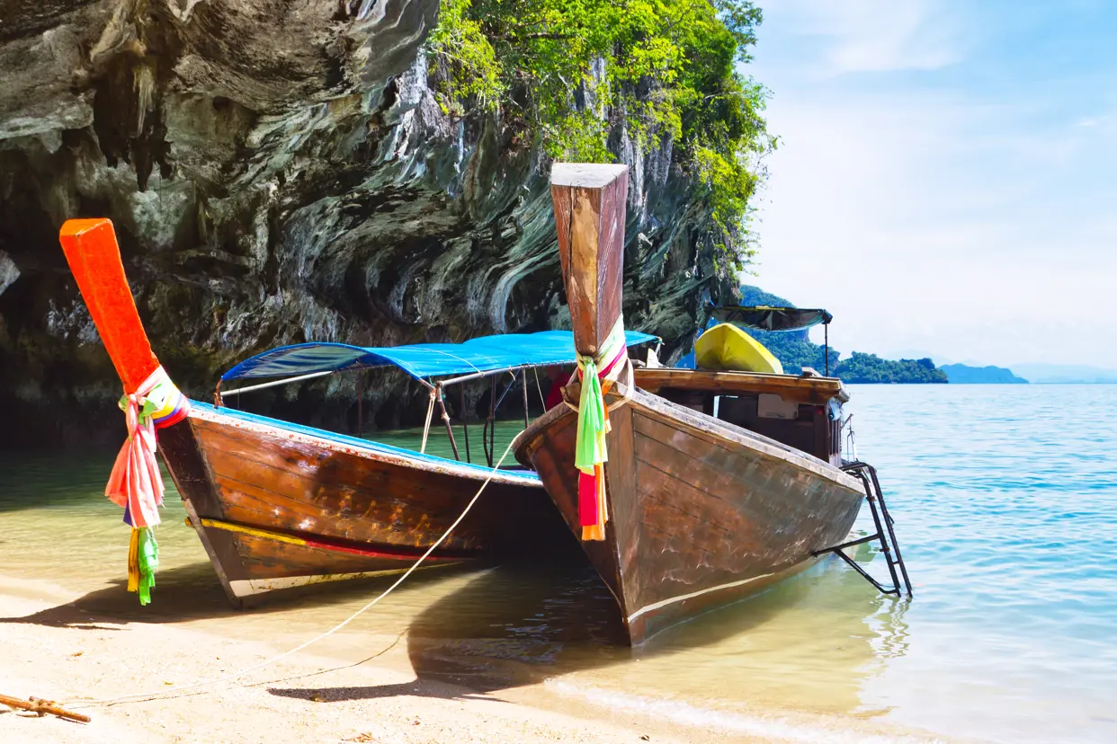 Thai Khaolak 119824327