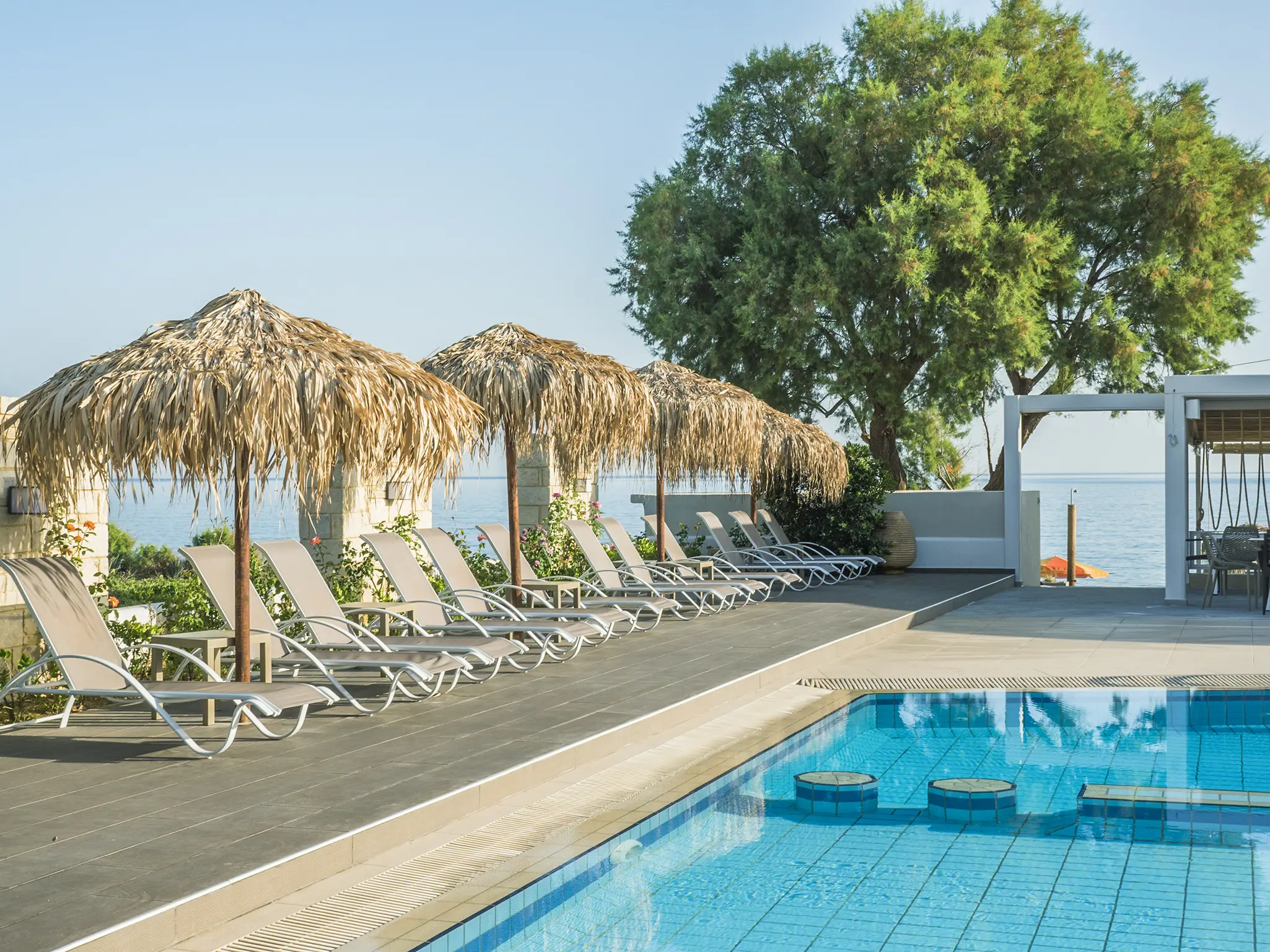 CHQ Alexia Beach Hotel 16