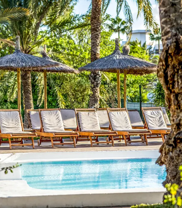 Spain-Gran-Canaria-Playa-del-Ingles-Bungalows-Miraflor-Suites-pool-relax copy.jpg