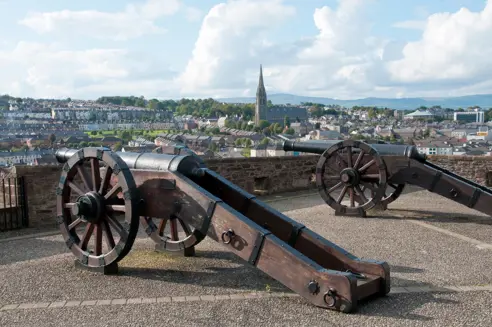 Londonderry_Canons_CityWall_AdobeStock_161603126.jpeg
