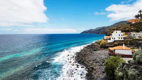 SPC Houses Near Coast Lines 685951186