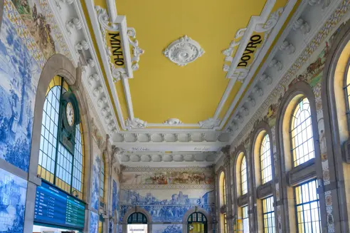 Porto_SãoBento_AdobeStock_645344604.jpeg