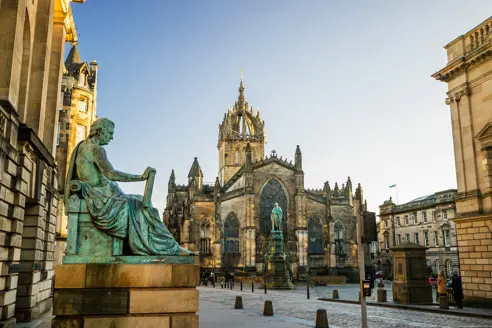 Edinburgh_Royal-Mile_AdobeStock_116002287.jpeg