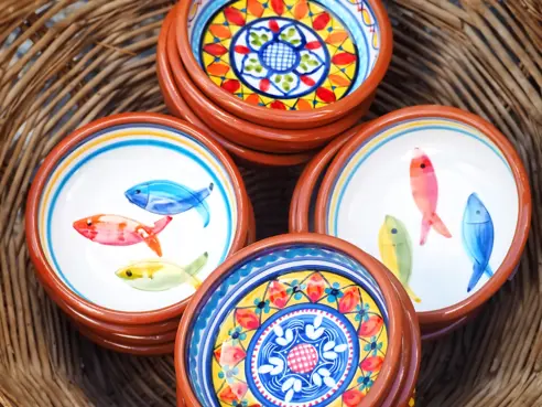 FAO Typical portuguese ceramics in a basket Adobe-554446218.jpeg