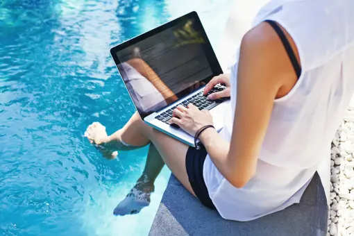 Laptop Pool 181008788