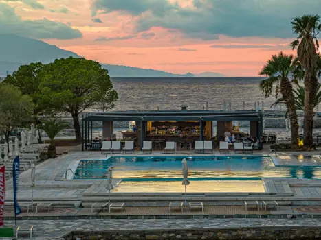 Wyndham & Ramada Loutraki Poseidon Resort Pool Bar (2)