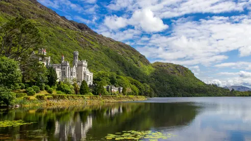 ConnemaraNationalPark_KylemoreAbbey_AdobeStock_231564206_web.jpg