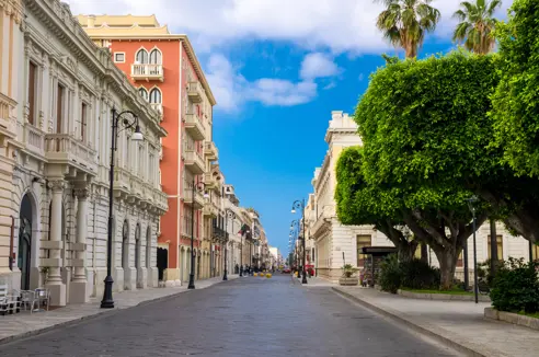 Reggiodecalabria Garabaldistreet Adobestock 229217515