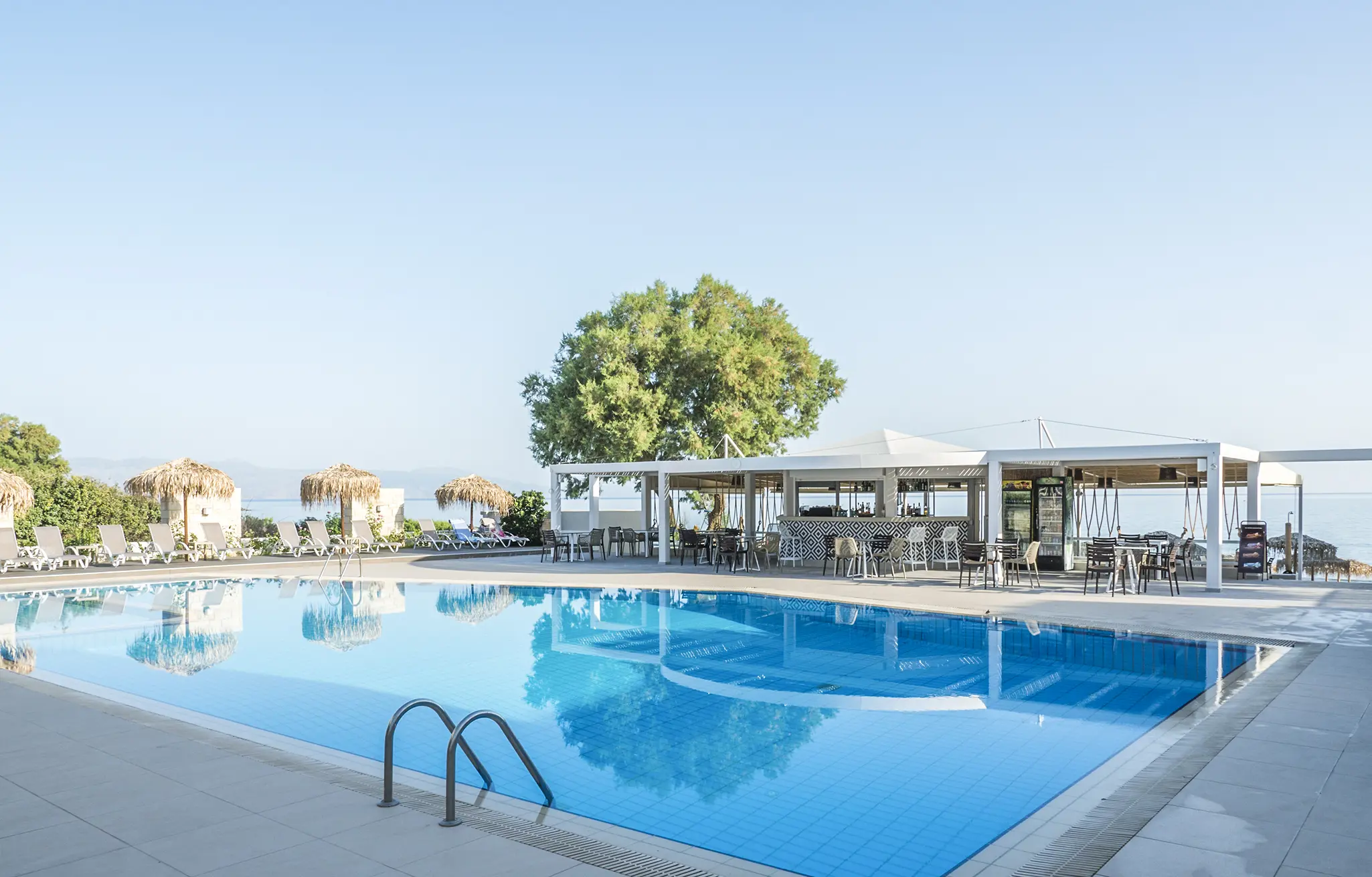 CHQ Alexia Beach Hotel 14