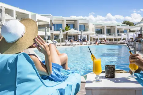 CHQ Aloe Boutique And Suites Pool 1
