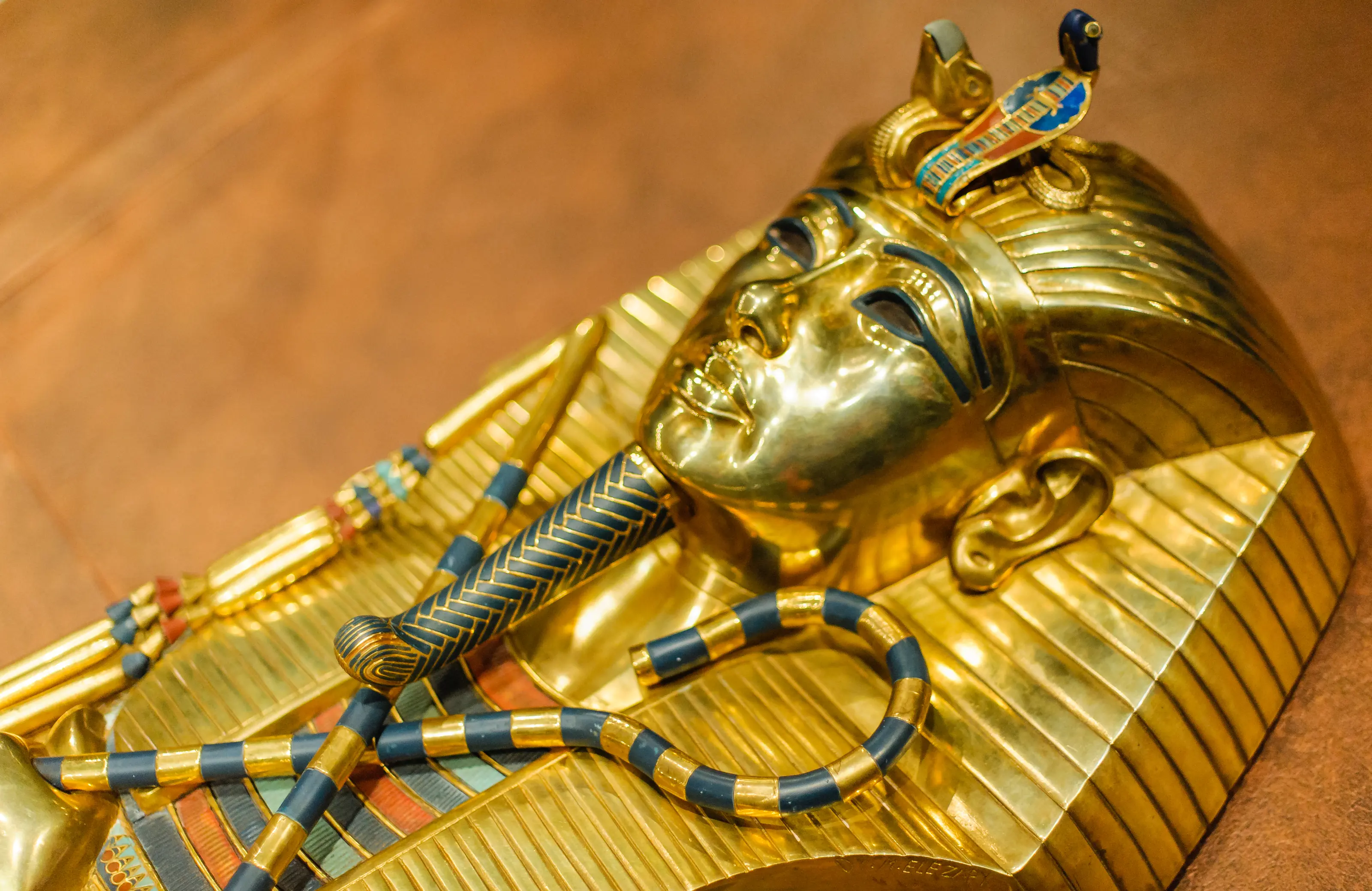 Golden Mask Of Tutankhamun Gettyimages 483561063