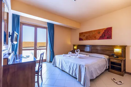 Italy-Calabria-Capo-Vaticano-Tropea-Hotel-Tropis-Dobbeltværelse-4.jpg