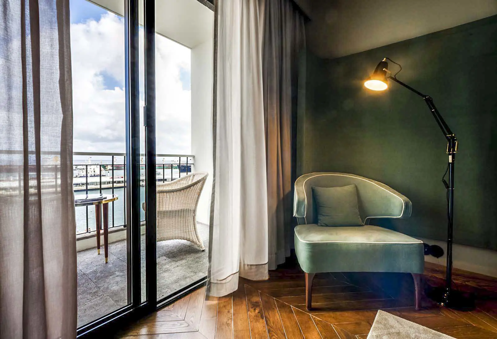 Dobbeltværelse med balkon/terrasse og udsigt til byen