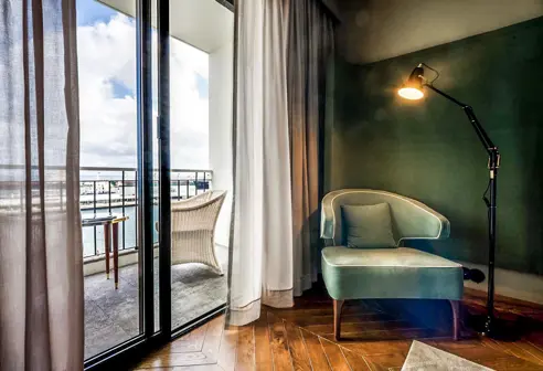 Dobbeltværelse med balkon/terrasse og udsigt til bugten