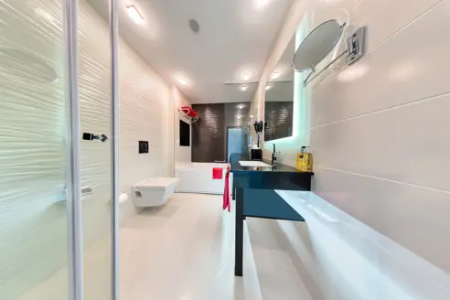Junior Suite med balkon og skrå havudsigt