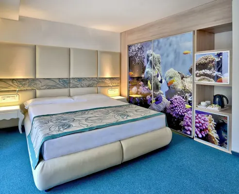Junior Suite med balkon og skrå havudsigt