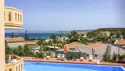 2-værelses lejlighed med balkon/terrasse, pool- og havudsigt