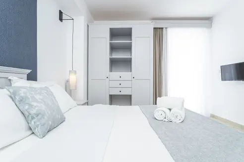 2-værelses lejlighed med balkon/terrasse og udsigt til poolen 