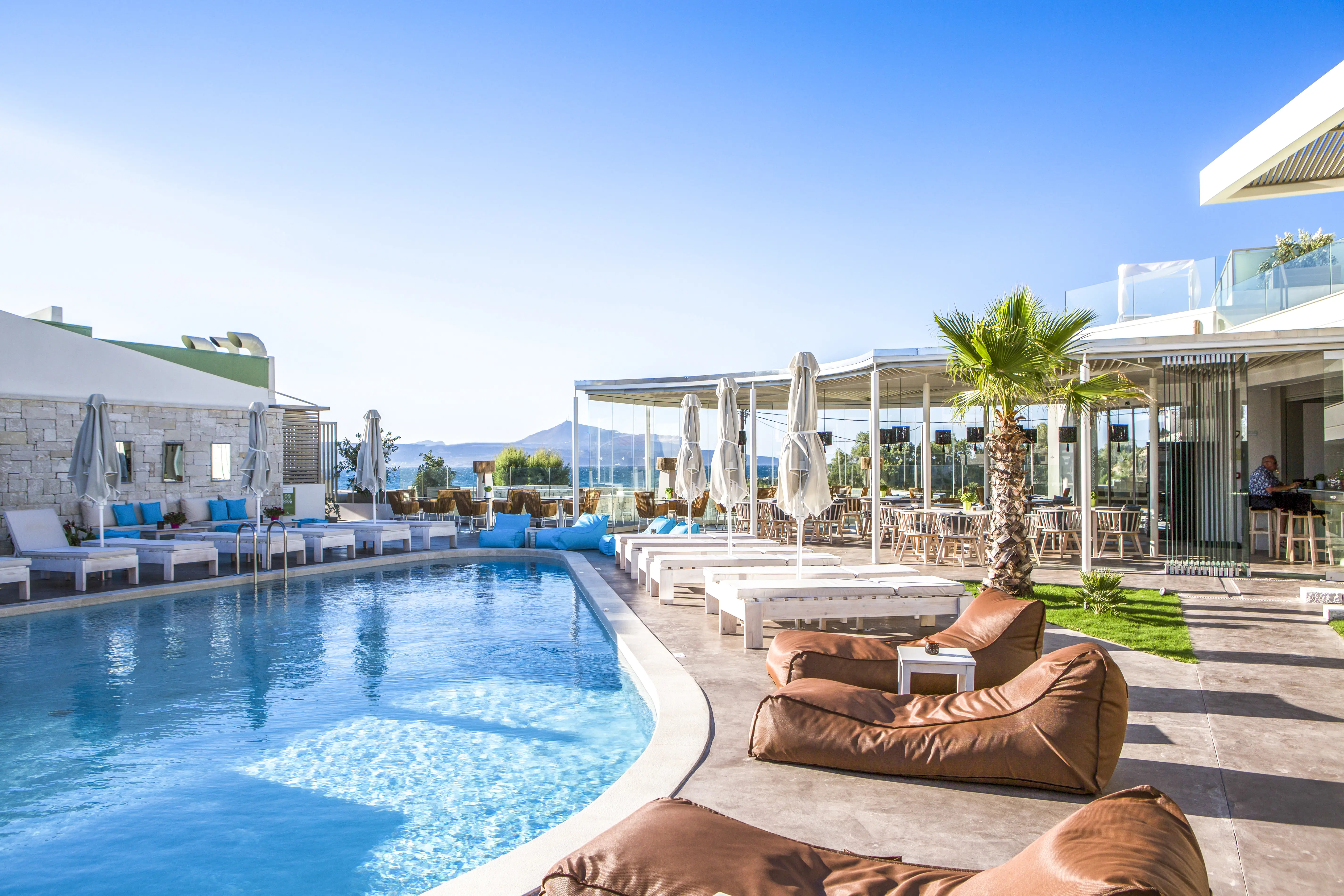 Suite med terrasse og fælles pool