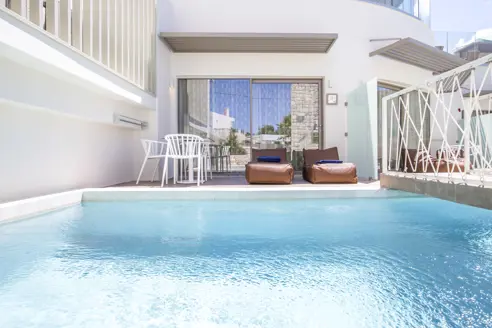 Suite med terrasse og fælles pool