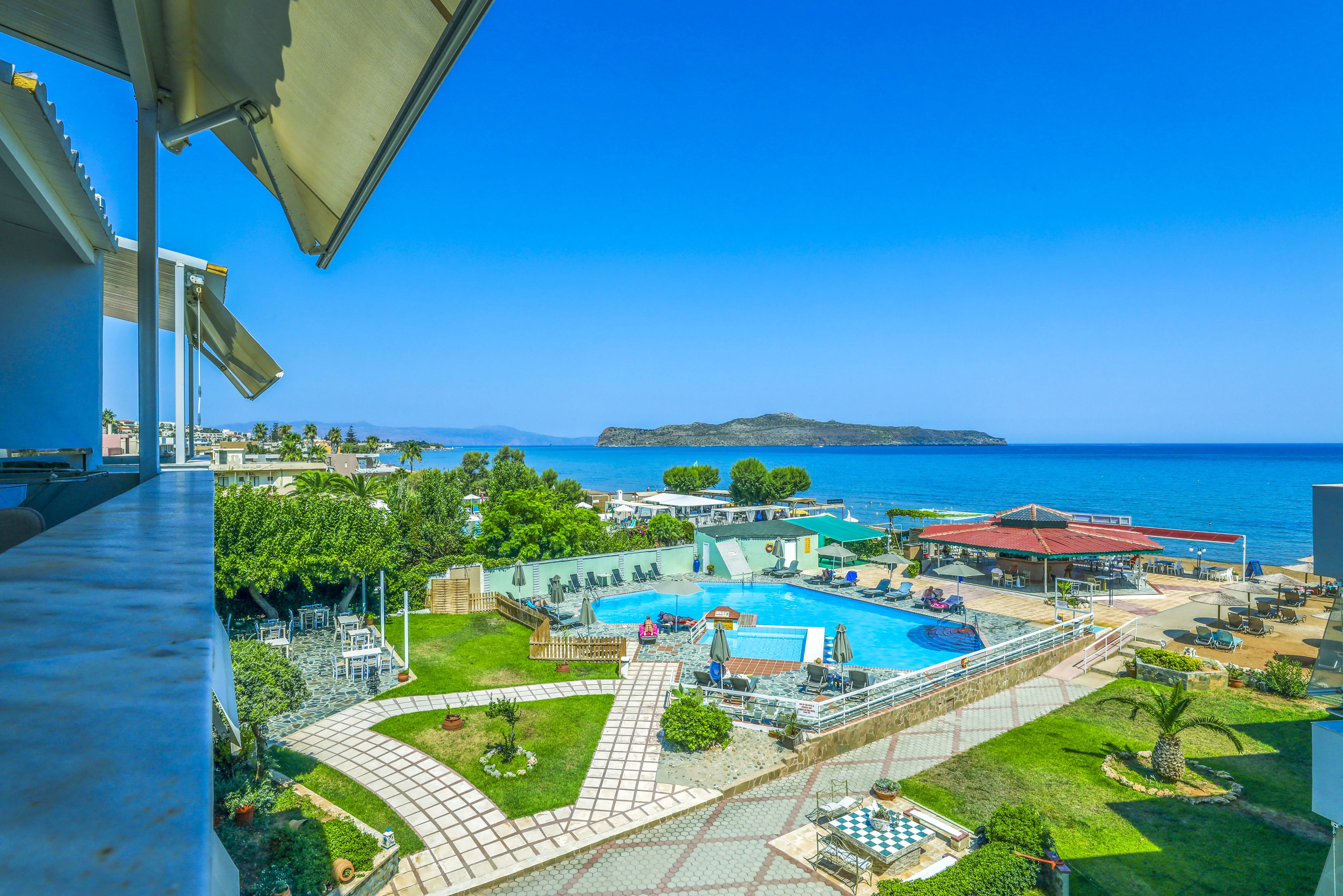2-vær. lej. med balkon/terrasse, pool/havudsigt-Strandbygning øverst