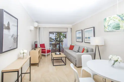 2-værelses lejlighed med balkon og havudsigt