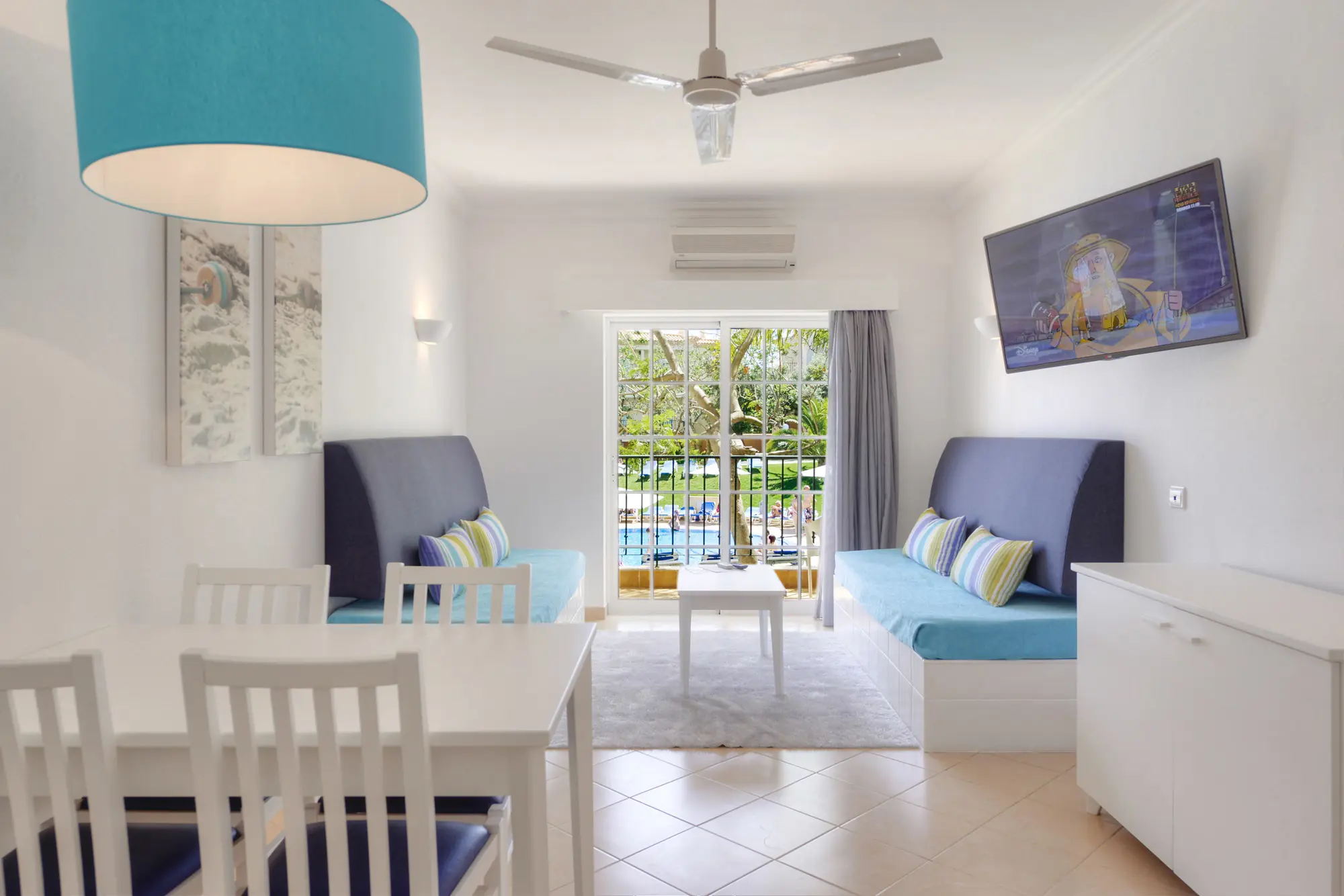 2-værelses lejlighed med balkon/terrasse og udsigt til poolen