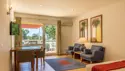 1-værelses lejlighed med balkon/terrasse og udsigt til poolen