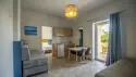 2-værelses lejlighed med balkon/terrasse og skrå havudsigt