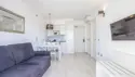 2-værelses lejlighed med balkon/terrasse og skrå havudsigt