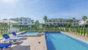 1-værelses lejlighed med balkon og udsigt til poolen