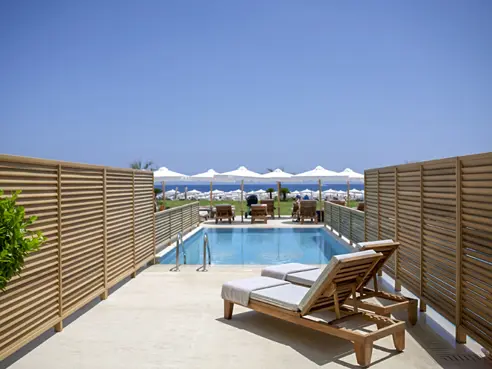Familieværelse med balkon/terrasse, havudsigt og privat pool