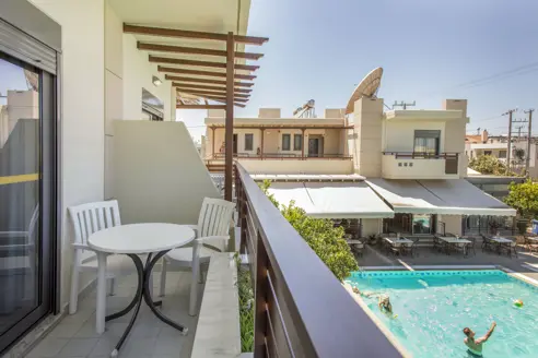 1-værelses lejlighed superior med balkon/terrasse og pooludsigt