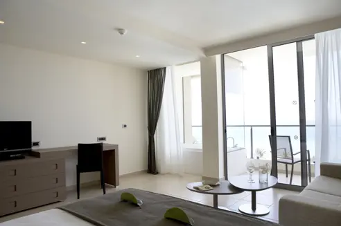 Dobbeltværelse Deluxe med balkon/terrasse, havudsigt og spabad