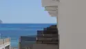 2-værelses lejlighed med balkon, gade og skrå havudsigt