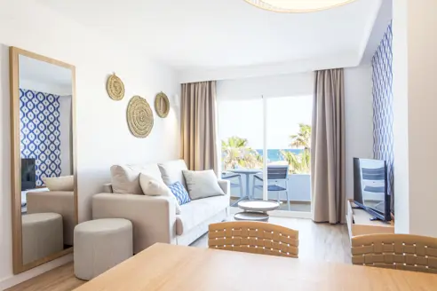 2-værelses lejlighed med balkon/terrasse og havudsigt