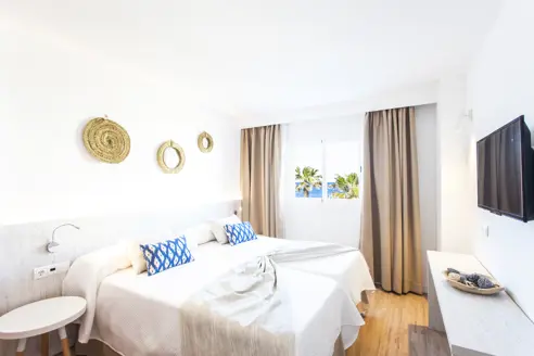 2-værelses lejlighed med balkon/terrasse og havudsigt