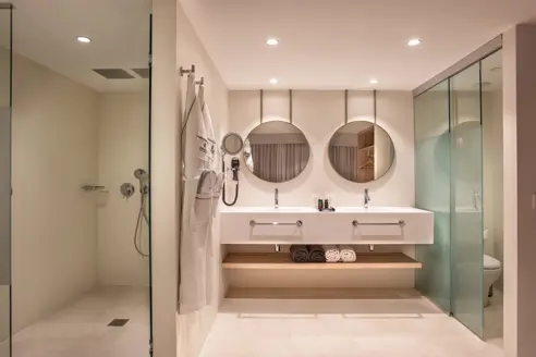 Suite platinum med balkon/terrasse og skrå havudsigt