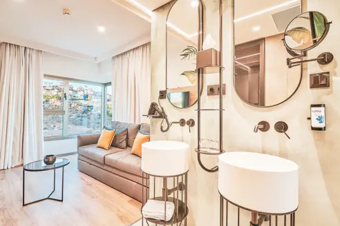 Junior suite med balkon og havudsigt