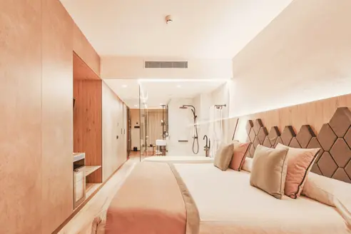 Junior suite med balkon og havudsigt