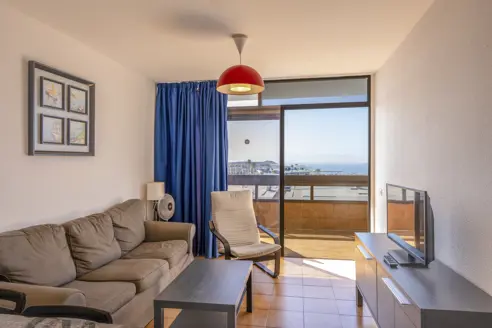 2-vær lejlighed på 1. med balkon/terrasse, pool- og havudsigt