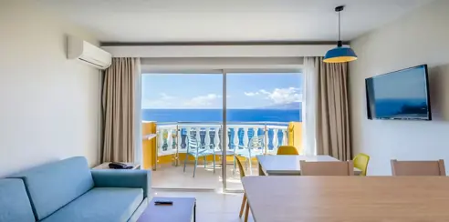 2-værelses lejlighed med balkon/terrasse og havudsigt
