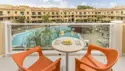 2-værelses lejlighed med balkon/terrasse og pooludsigt